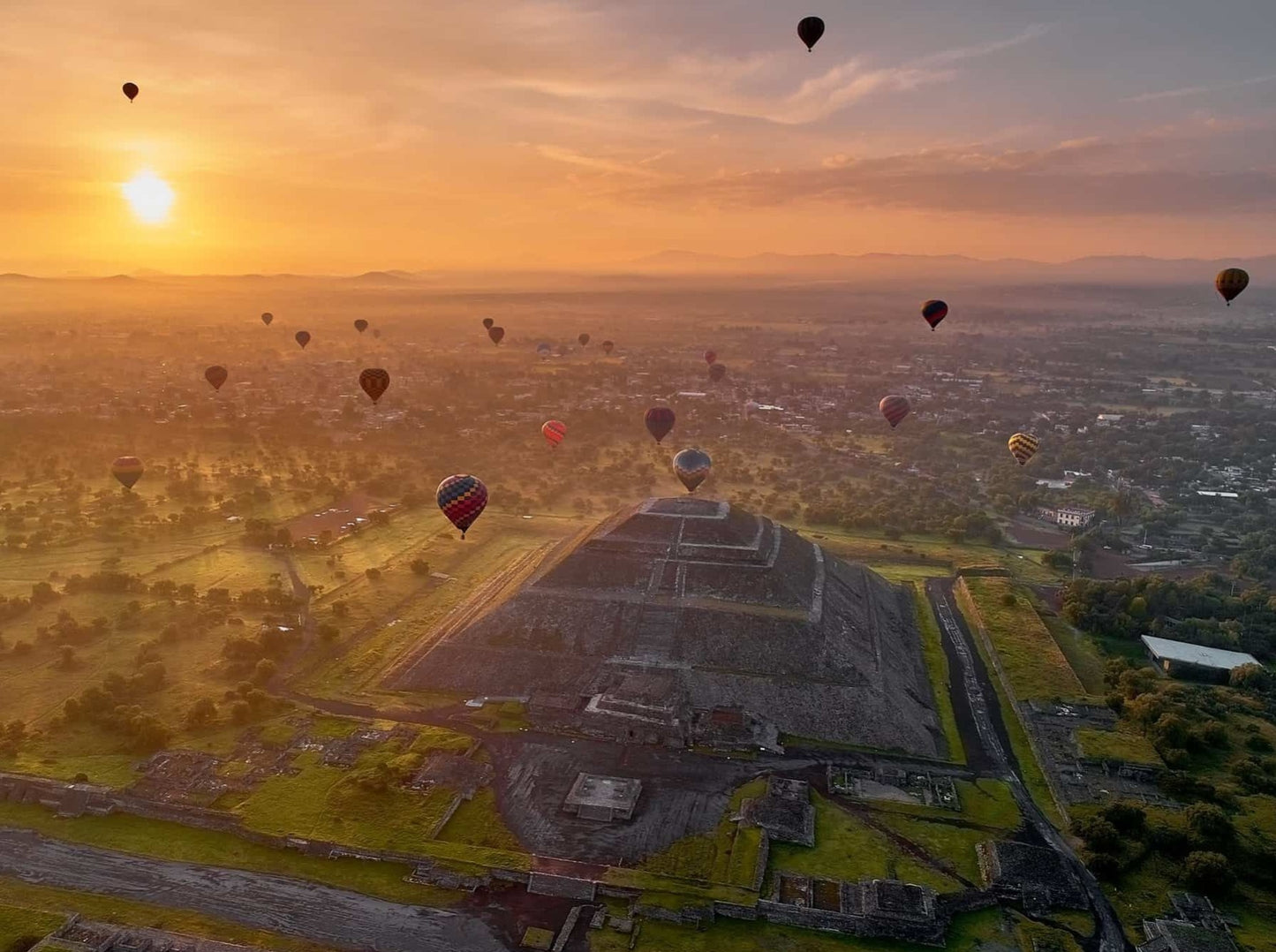 VUELO EN GLOBO - TEOTIHUACÁN ZONA ARQUEOLÓGICA + BASILICA