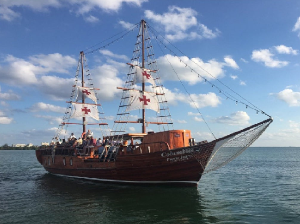 CENA ROMÁNTICA + PASEO EN GALEÓN + SHOW DE SAXOFÓN AL ATARDECER CANCUN