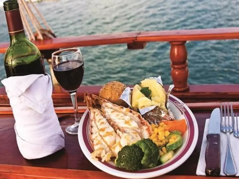 CENA ROMÁNTICA + PASEO EN GALEÓN + SHOW DE SAXOFÓN AL ATARDECER CANCUN