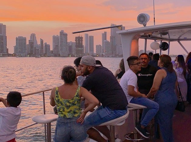 Tour Atardecer Por La Bahía En Sibarita Embarcación Master - Cartagena 22