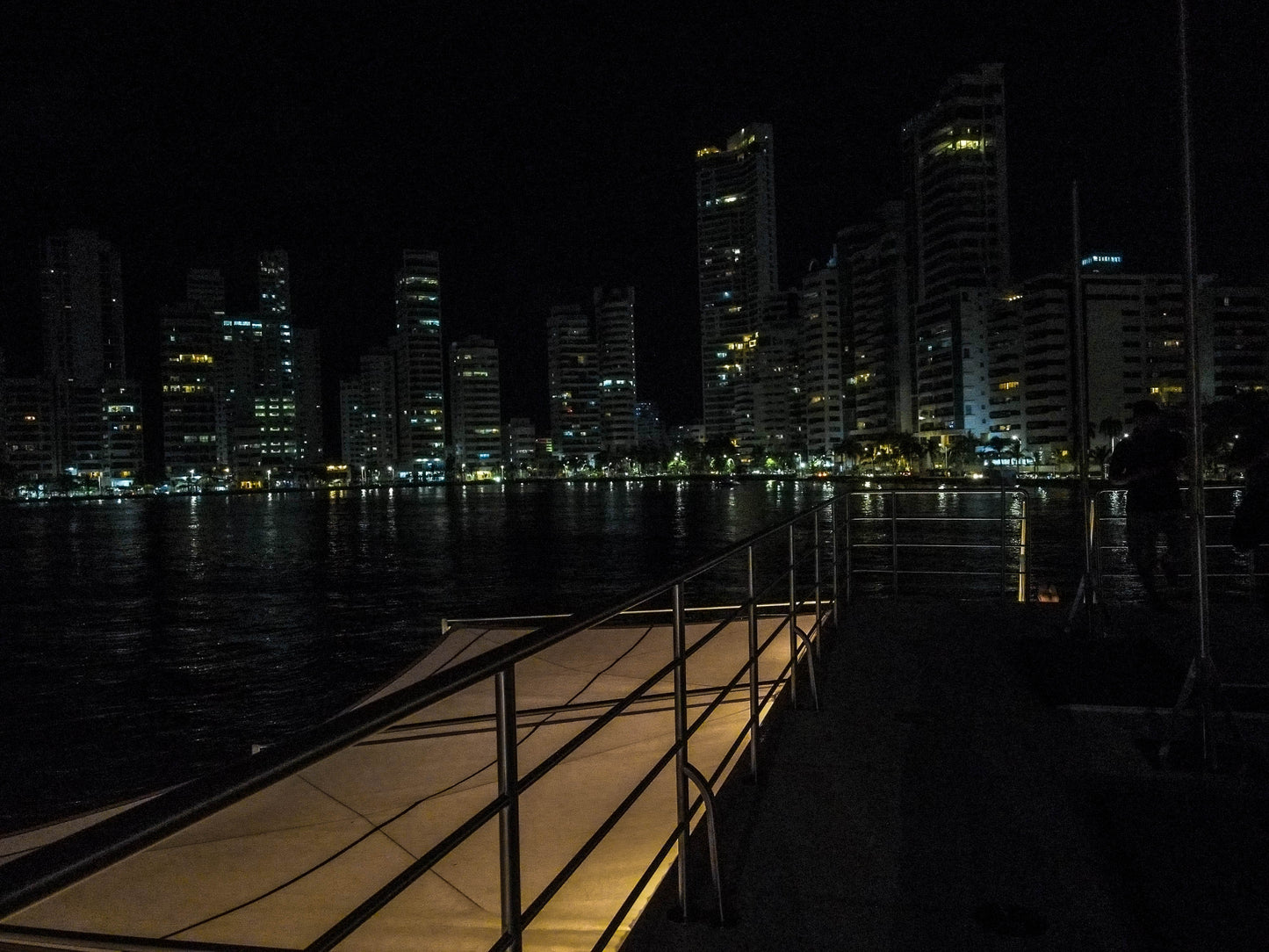 Tour Nocturno Por La Bahía En Catamarán Flamante - Cartagena 7