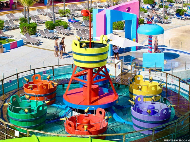 INTERACCION CON DELFINES Y VENTURA PARK CANCÚN
