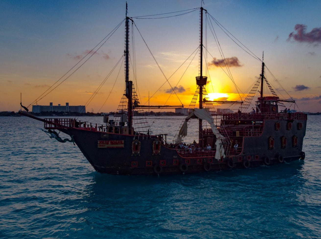 BARCO PIRATA JOLLY ROGER DELUXE CANCUN