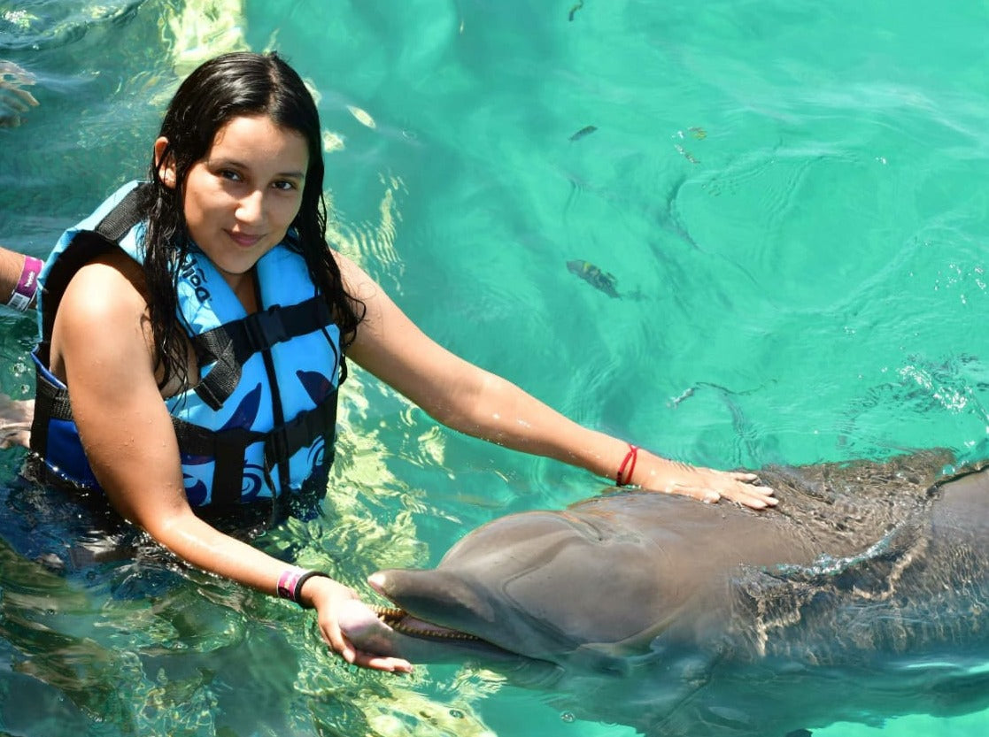 INTERACCION CON DELFINES Y VENTURA PARK CANCÚN