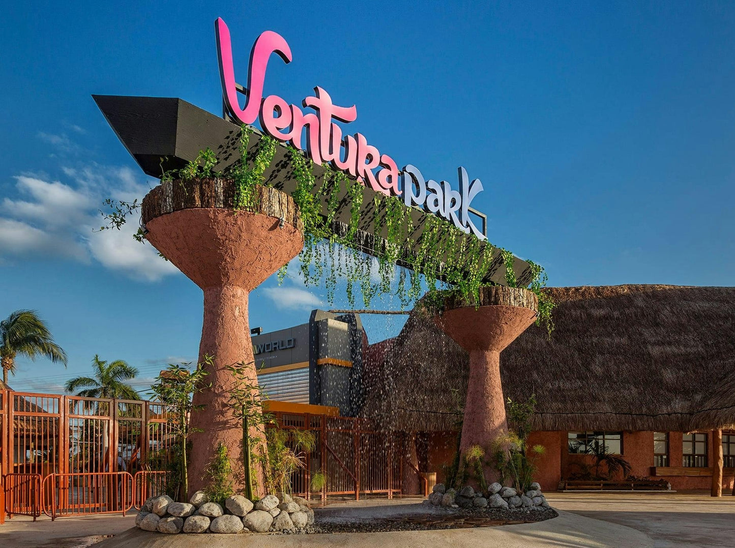INTERACCION CON DELFINES Y VENTURA PARK CANCÚN