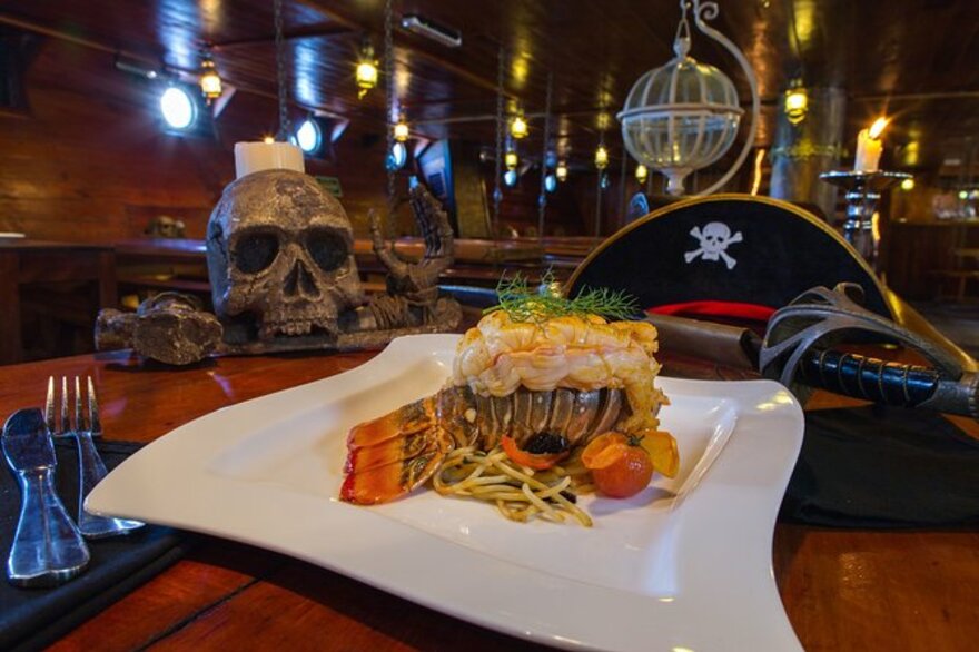 BARCO PIRATA JOLLY ROGER DELUXE CANCUN