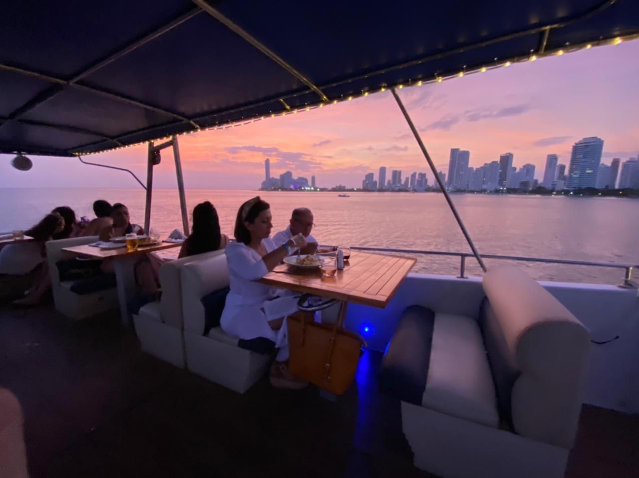 Atardecer Por La Bahía En Sibarita Express - Cartagena 7