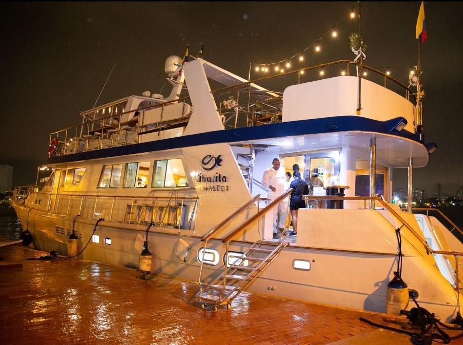 Cena Por La Bahía En Sibarita Embarcación Master - Cartagena 4