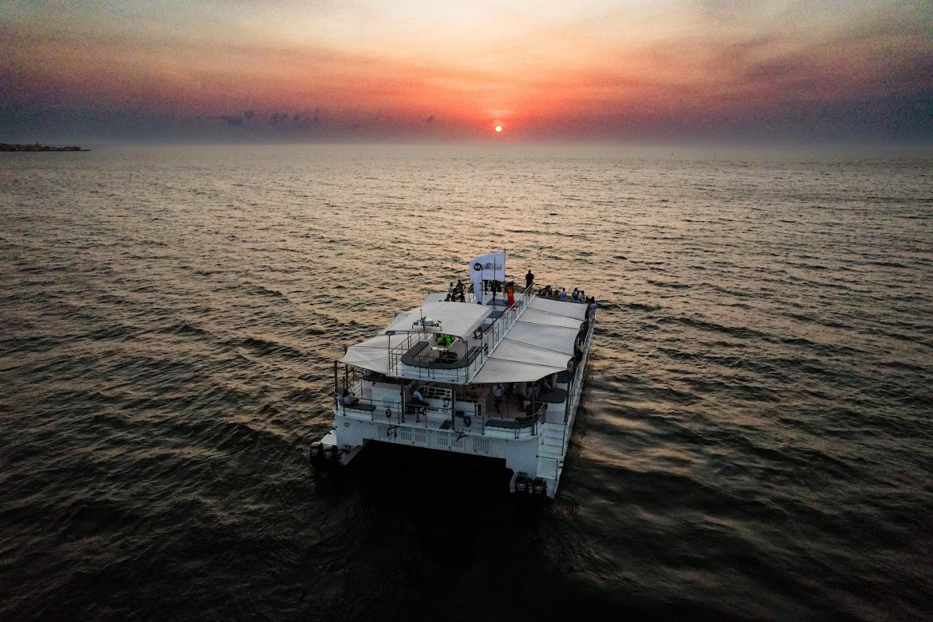 Atardecer Por La Bahía En El Catamarán Flamante - Cartagena 20.